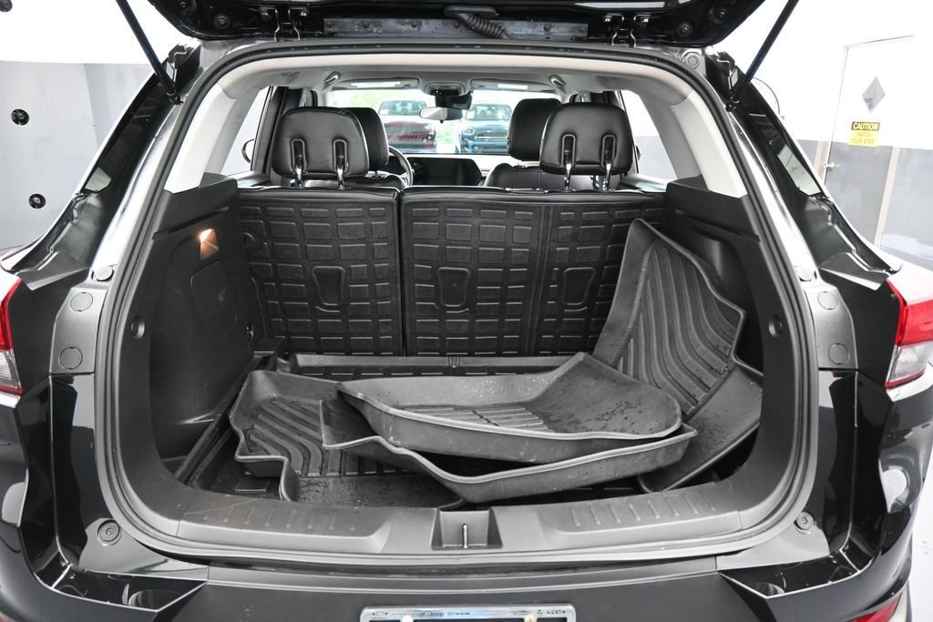 Used 2024 Chevrolet TrailBlazer LT w/ Driver Confidence Package FWD image 32