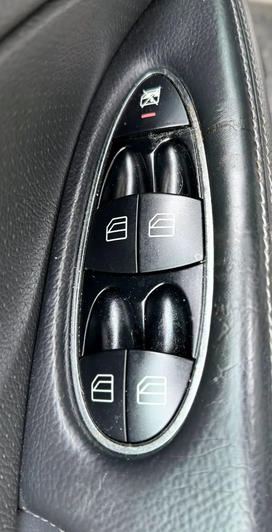 Used 2004 Mercedes-Benz E 320 Sedan image 21