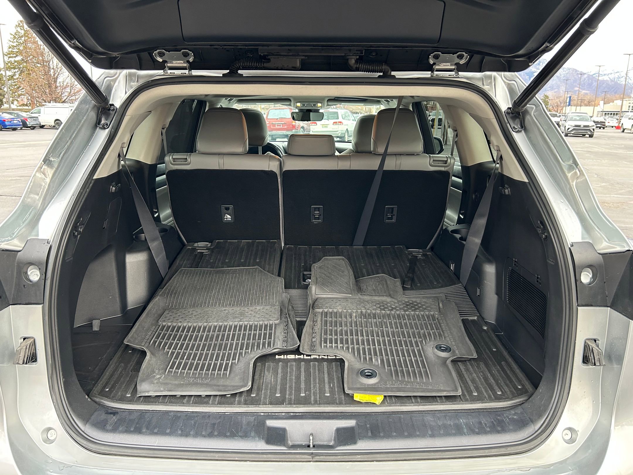 Used 2021 Toyota Highlander XLE image 24