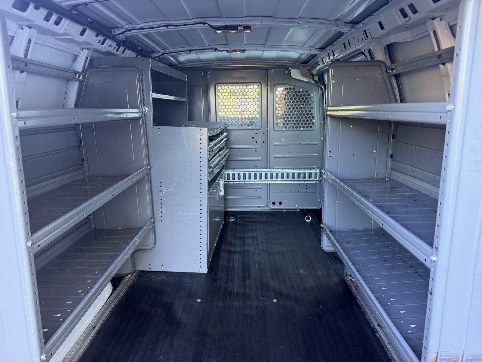Used 2015 Chevrolet Express 2500 RWD image 30