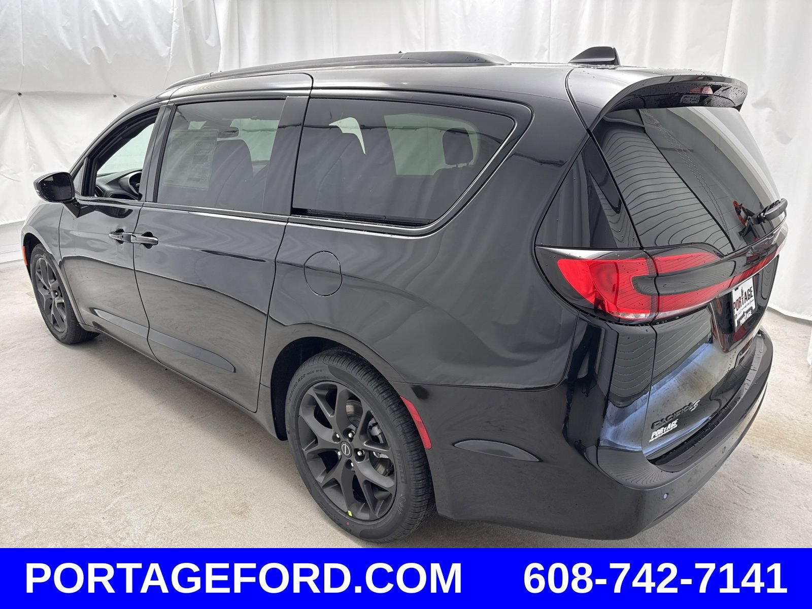 New 2026 Chrysler Pacifica Select w/ S Appearance Package FWD image 4