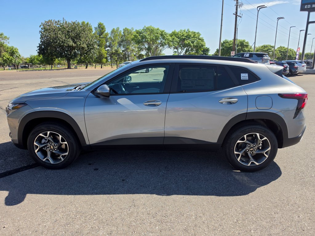 New 2026 Chevrolet Trax LT w/ Driver Confidence Package FWD image 2