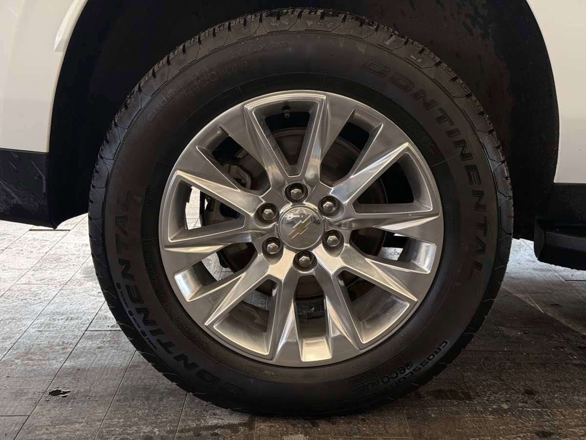 Used 2023 Chevrolet Suburban Premier image 40