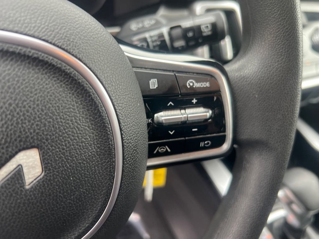 Used 2023 Kia Sorento LX image 18