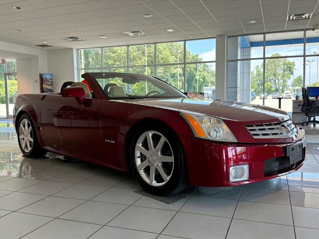 Used 2007 Cadillac XLR RWD image 2