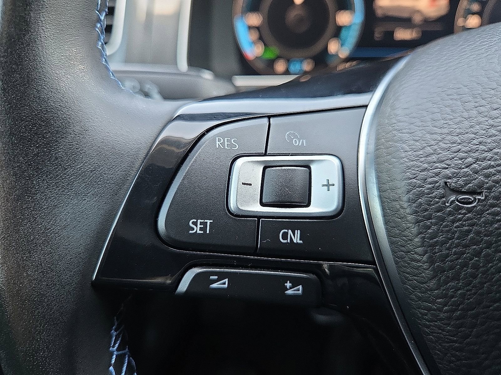 Used 2018 Volkswagen e-Golf SEL Premium image 18