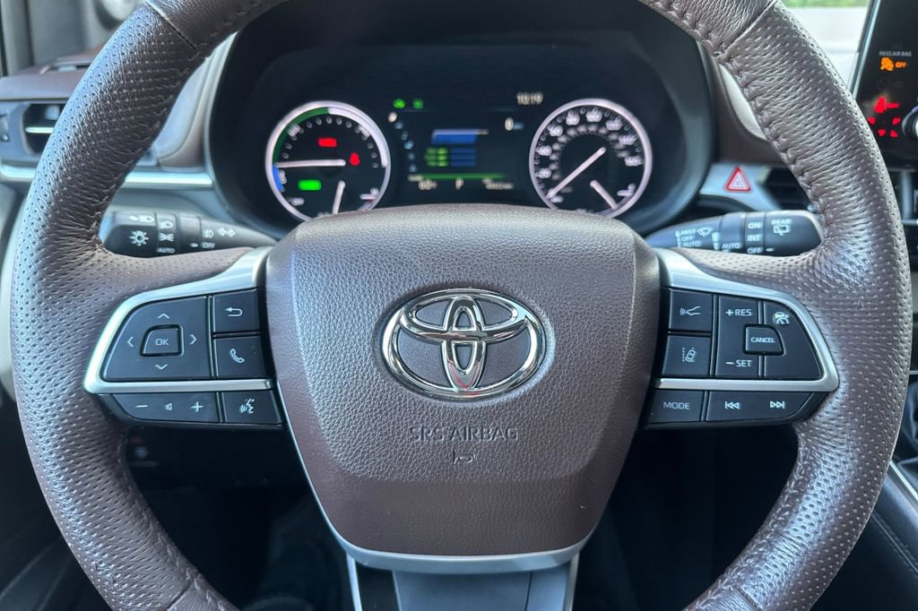 Certified 2023 Toyota Sienna Platinum image 23