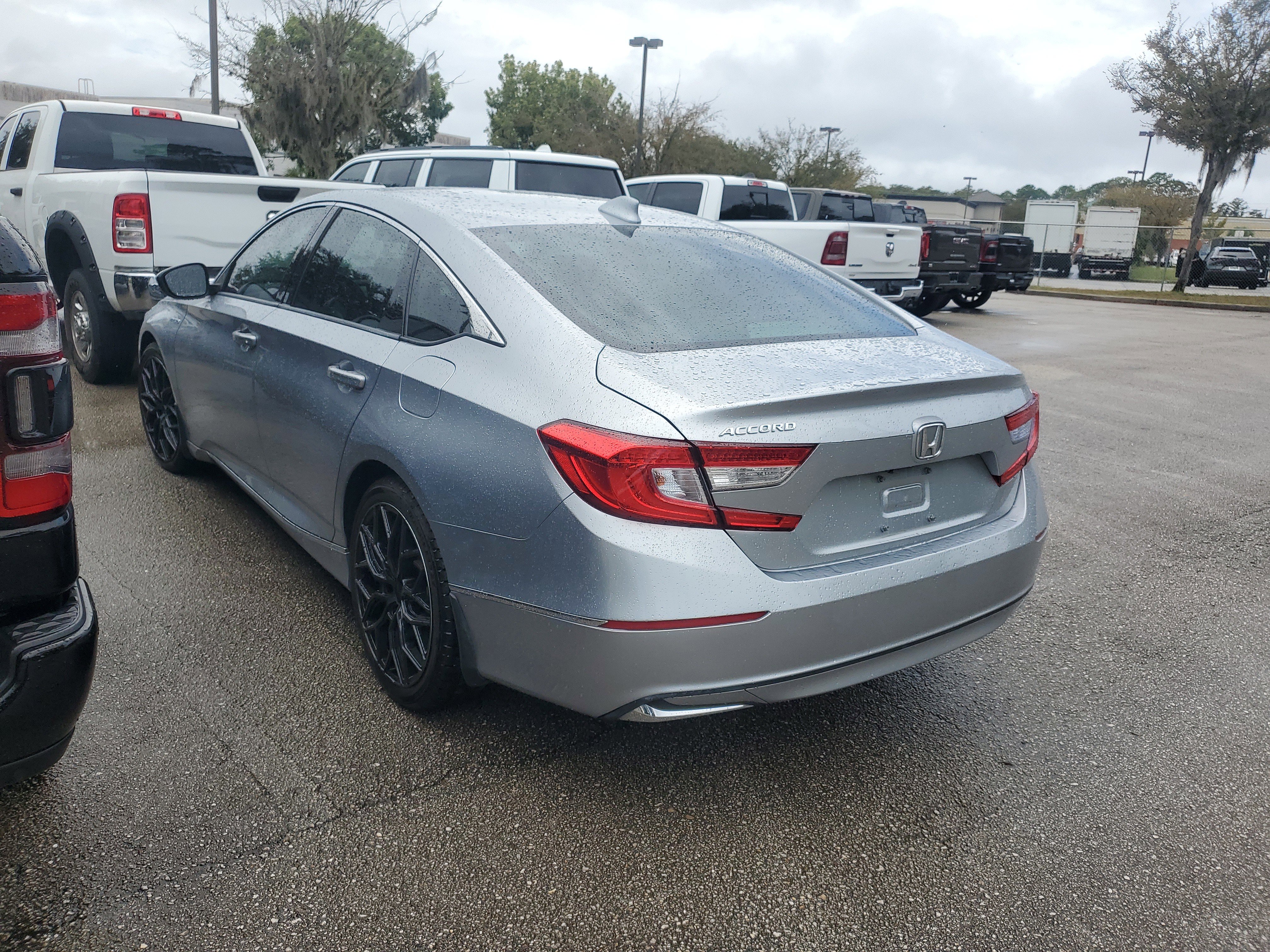 Used 2018 Honda Accord EX image 3