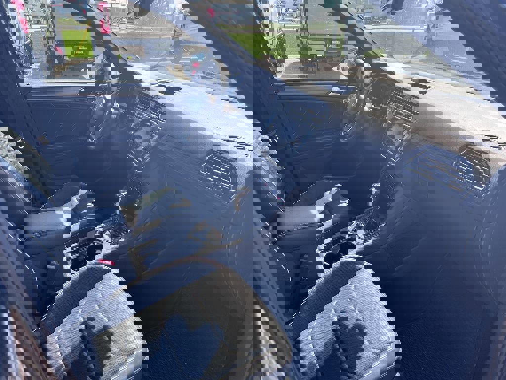 Used 2022 Volkswagen Tiguan SEL R-Line AWD/4WD image 18