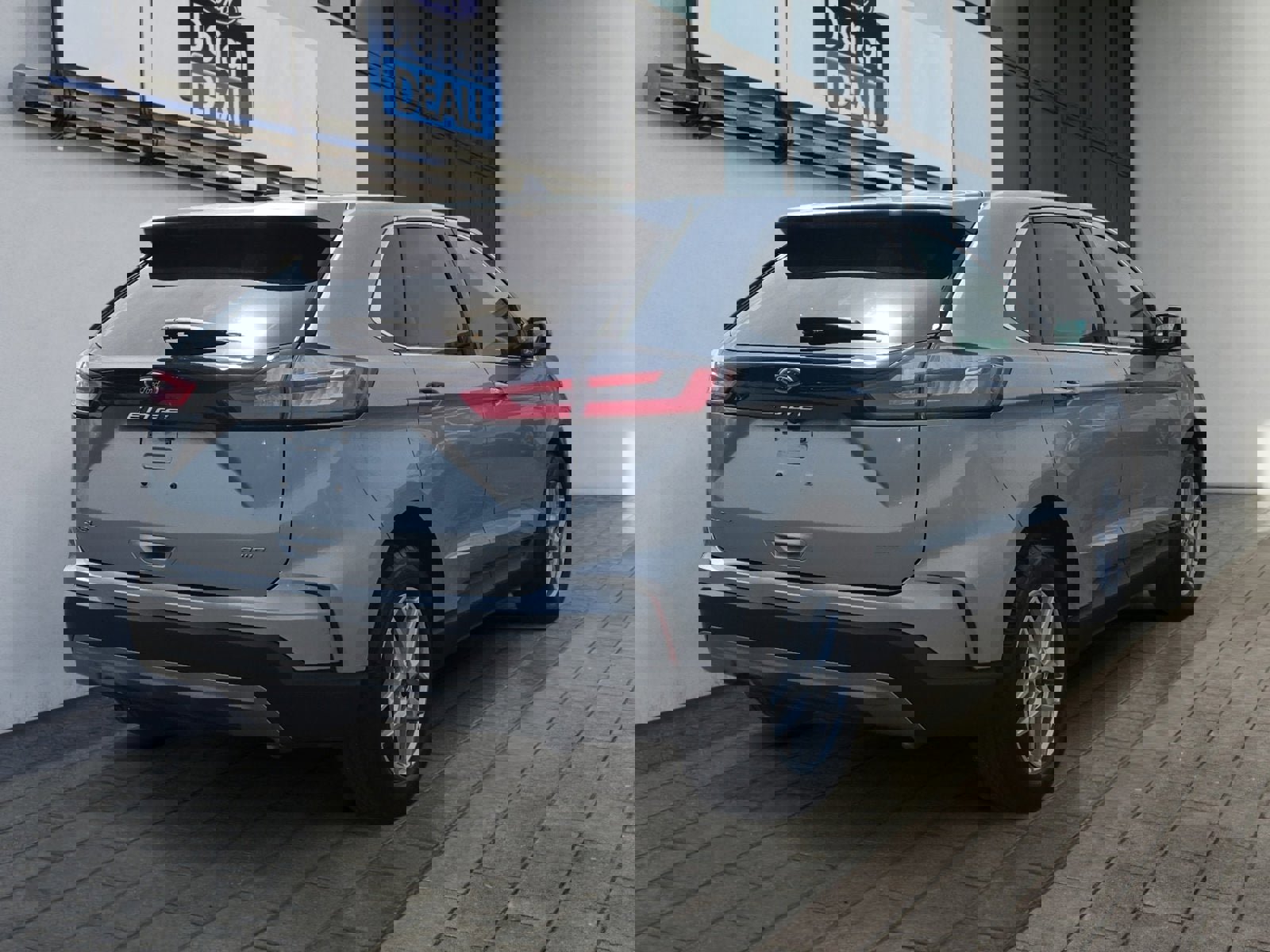 Used 2023 Ford Edge SEL w/ Convenience Package AWD/4WD image 3