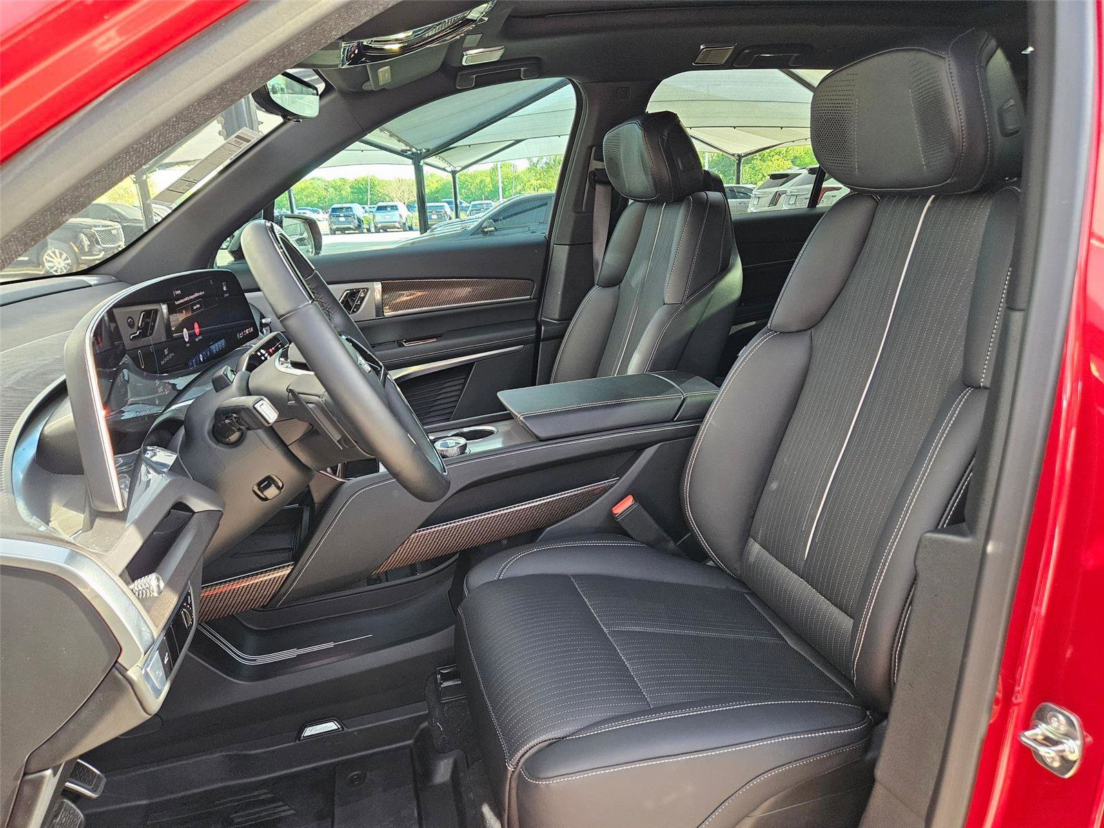 New 2026 Cadillac Vistiq Luxury w/ LPO, Floor Liner Package AWD/4WD image 25