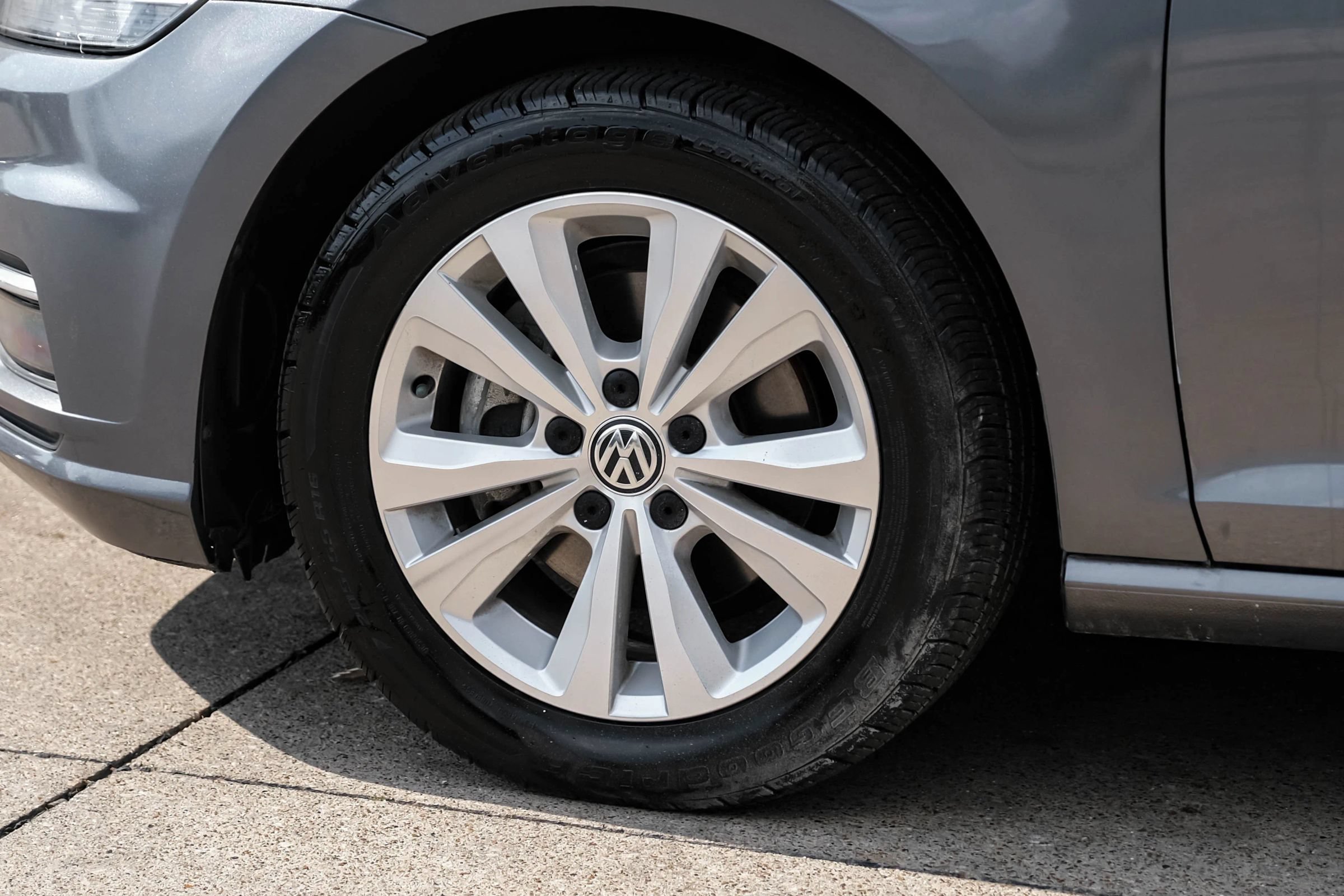 Used 2019 Volkswagen Golf SE FWD image 50