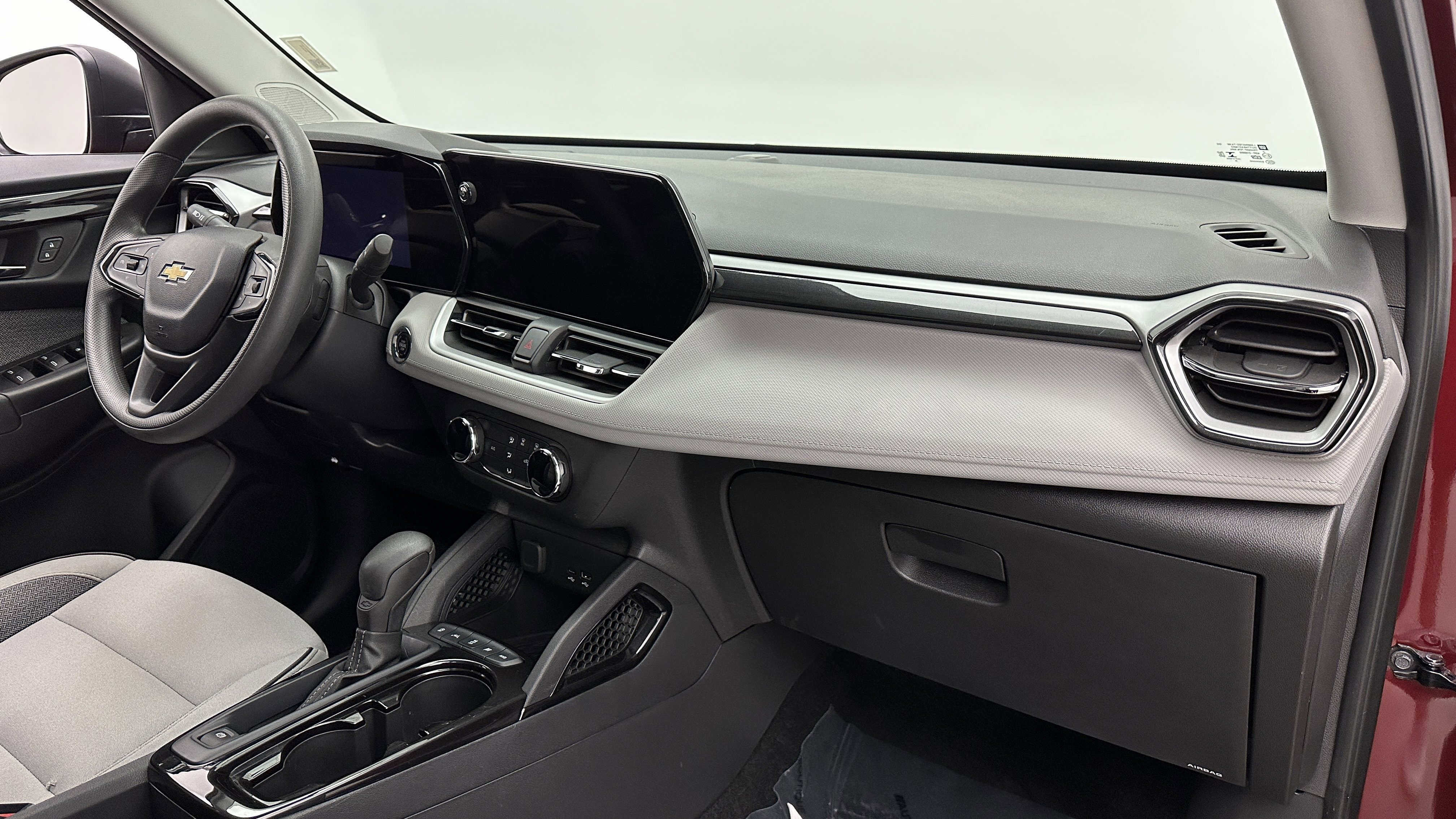 Used 2025 Chevrolet TrailBlazer LS image 33