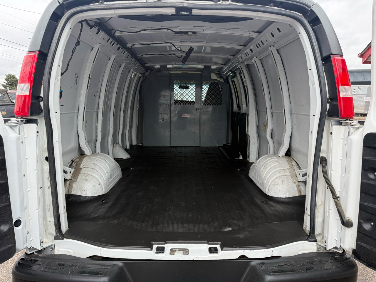 Used 2020 Chevrolet Express 2500 Extended w/ Communications Package image 22