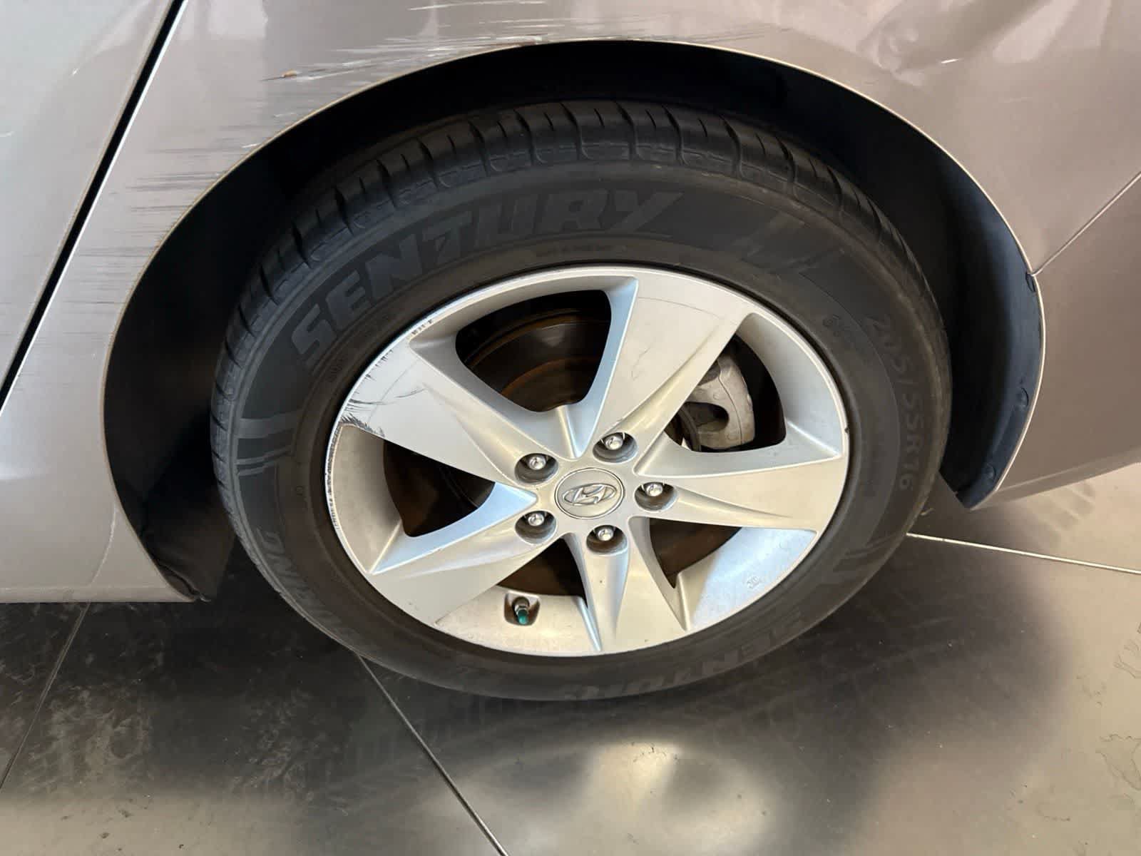 Used 2013 Hyundai Elantra GLS w/ Preferred Pkg FWD image 16
