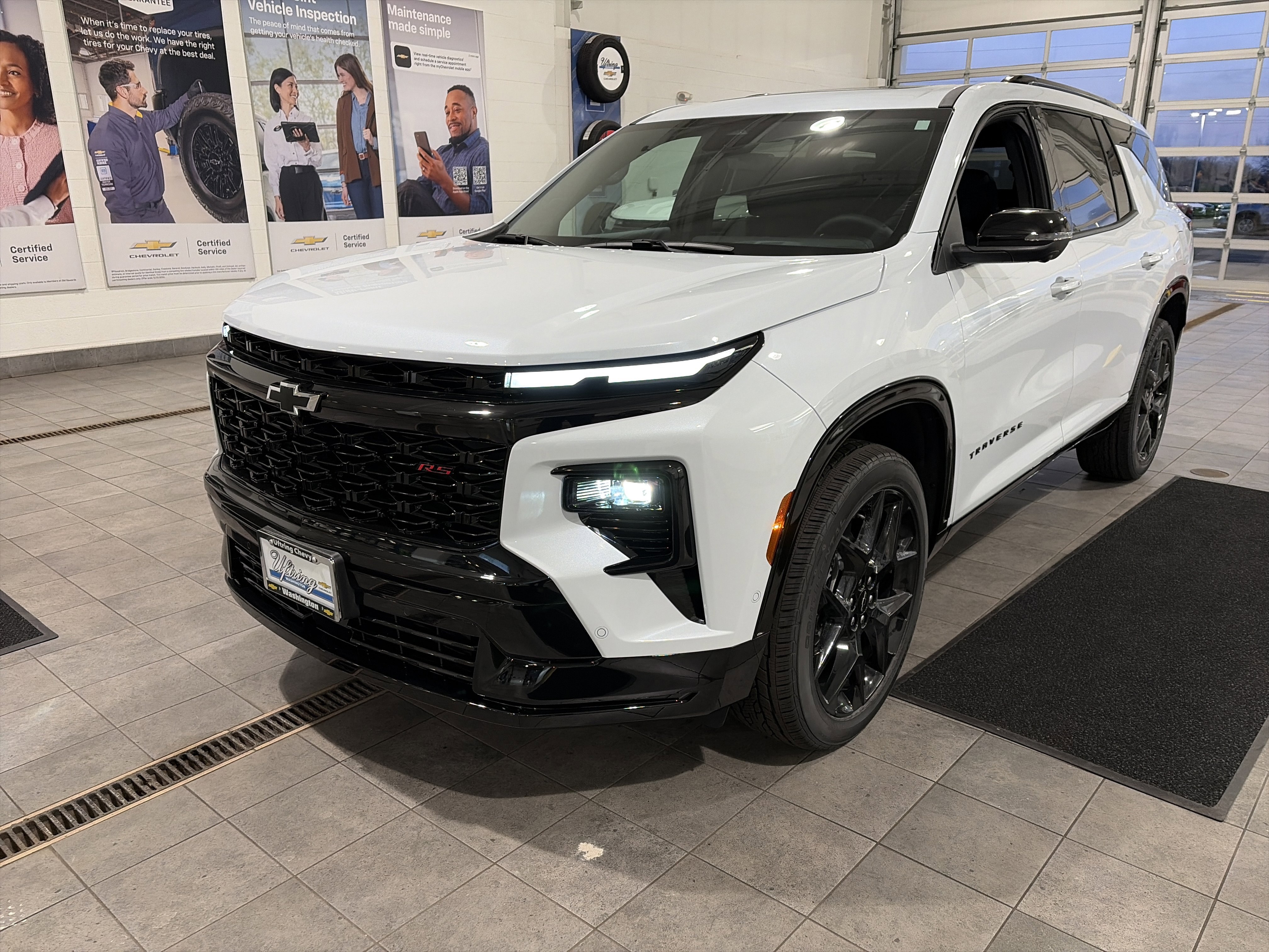 New 2026 Chevrolet Traverse RS w/ LPO, Floor Liner Package image 10