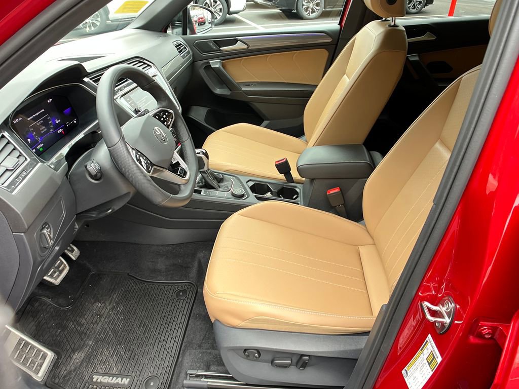 Used 2024 Volkswagen Tiguan SE R-Line image 9