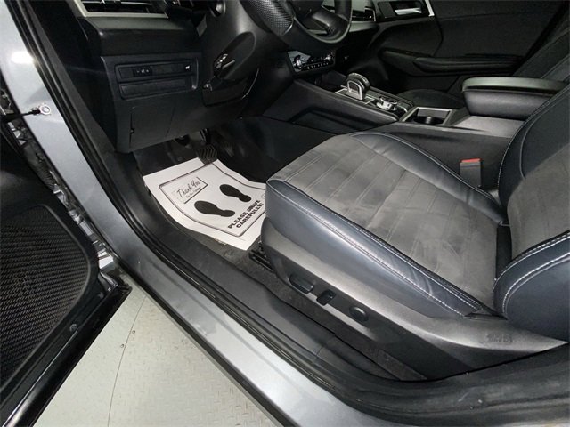 Used 2023 Mitsubishi Outlander SE image 12