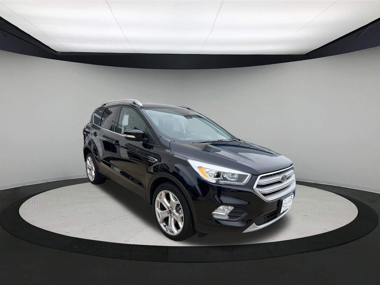 Used 2019 Ford Escape Titanium image 2
