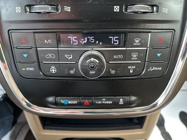 Used 2016 Chrysler Town & Country Touring-L w/ Driver Convenience Group image 30