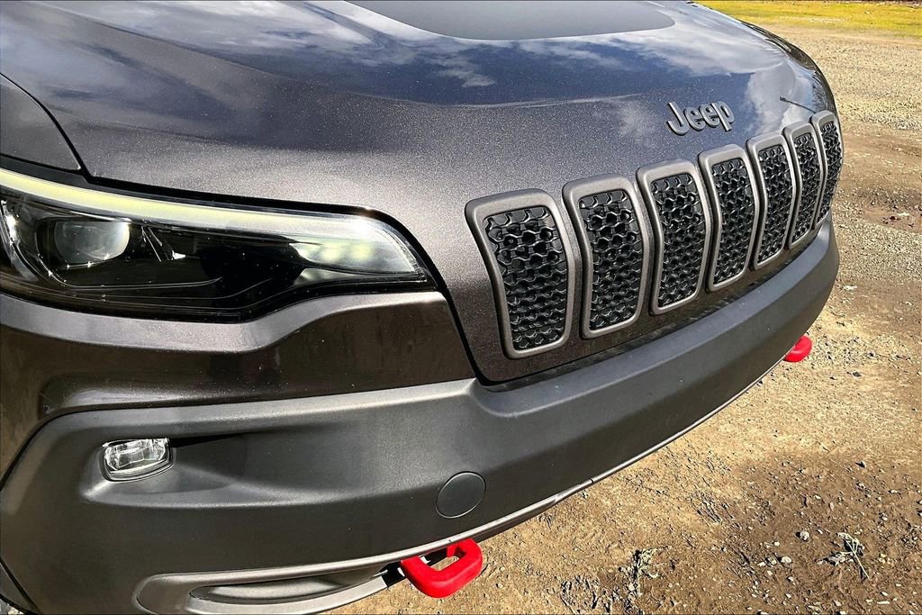 Used 2019 Jeep Cherokee Trailhawk w/ Cold Weather Group image 32