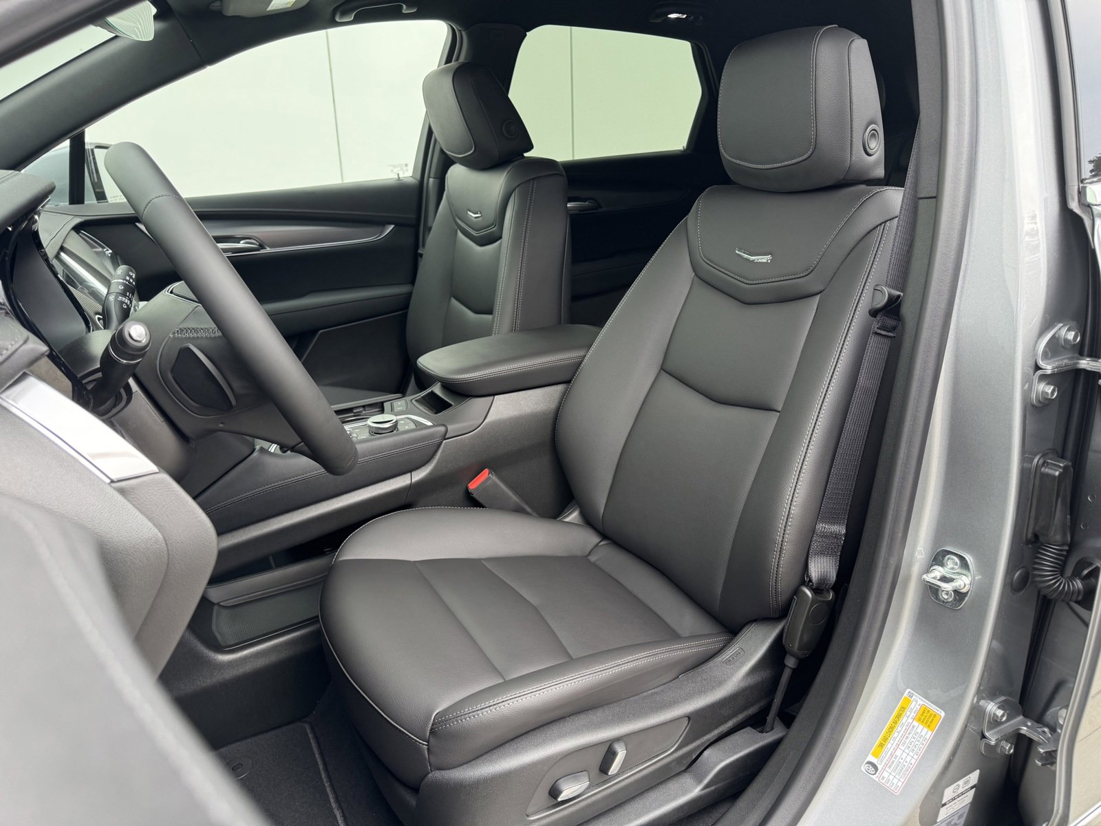 New 2025 Cadillac XT5 Luxury image 10