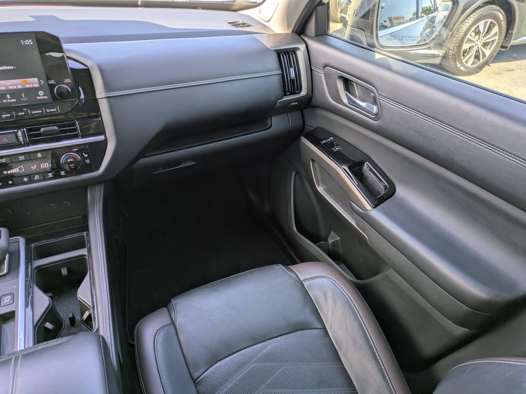 Used 2022 Nissan Pathfinder Platinum w/ Cargo Package FWD image 18