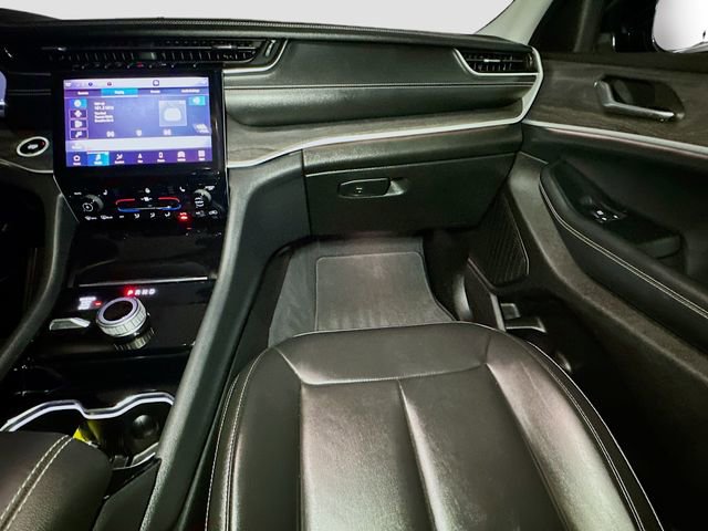 Used 2023 Jeep Grand Cherokee L Limited image 29