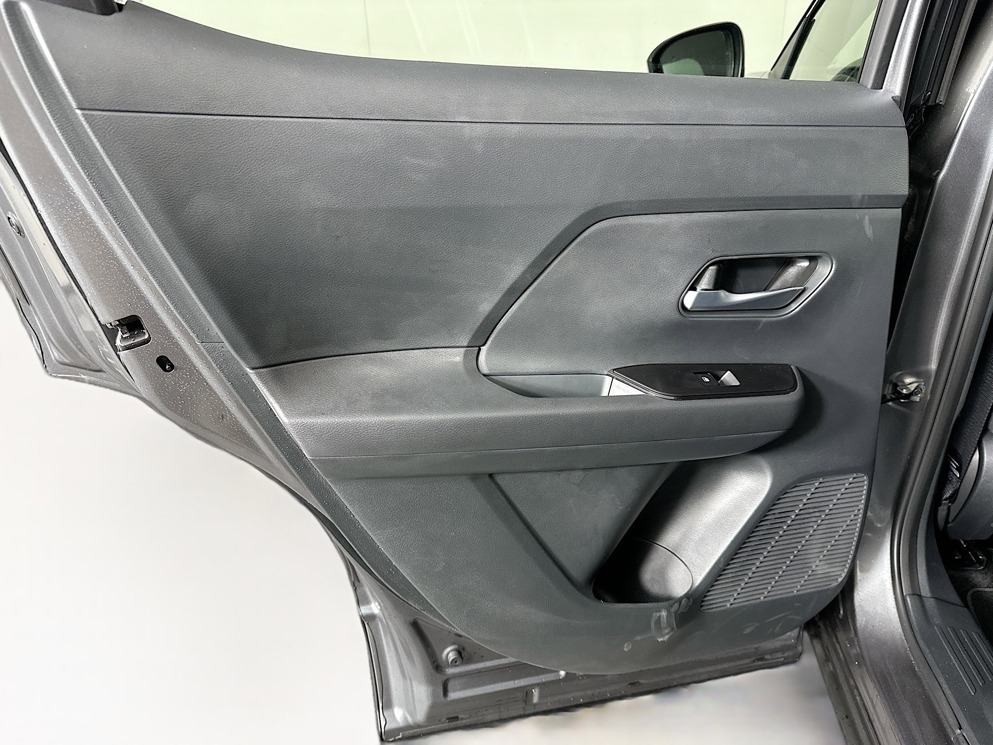 Used 2025 Nissan Kicks SV image 25