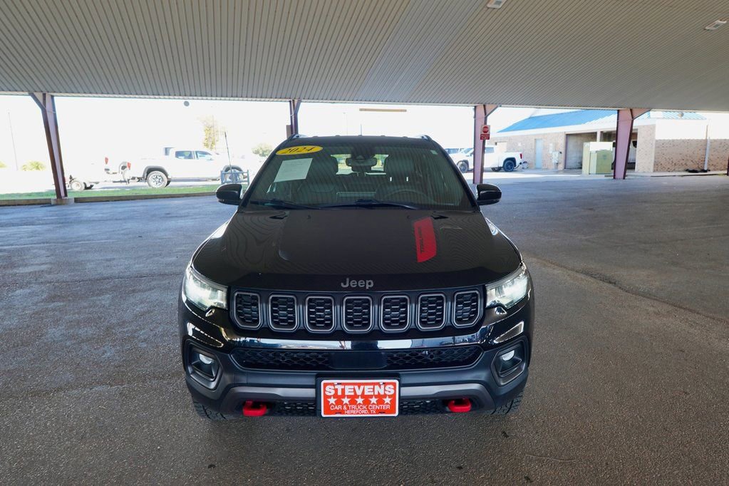 Used 2024 Jeep Compass Trailhawk image 3