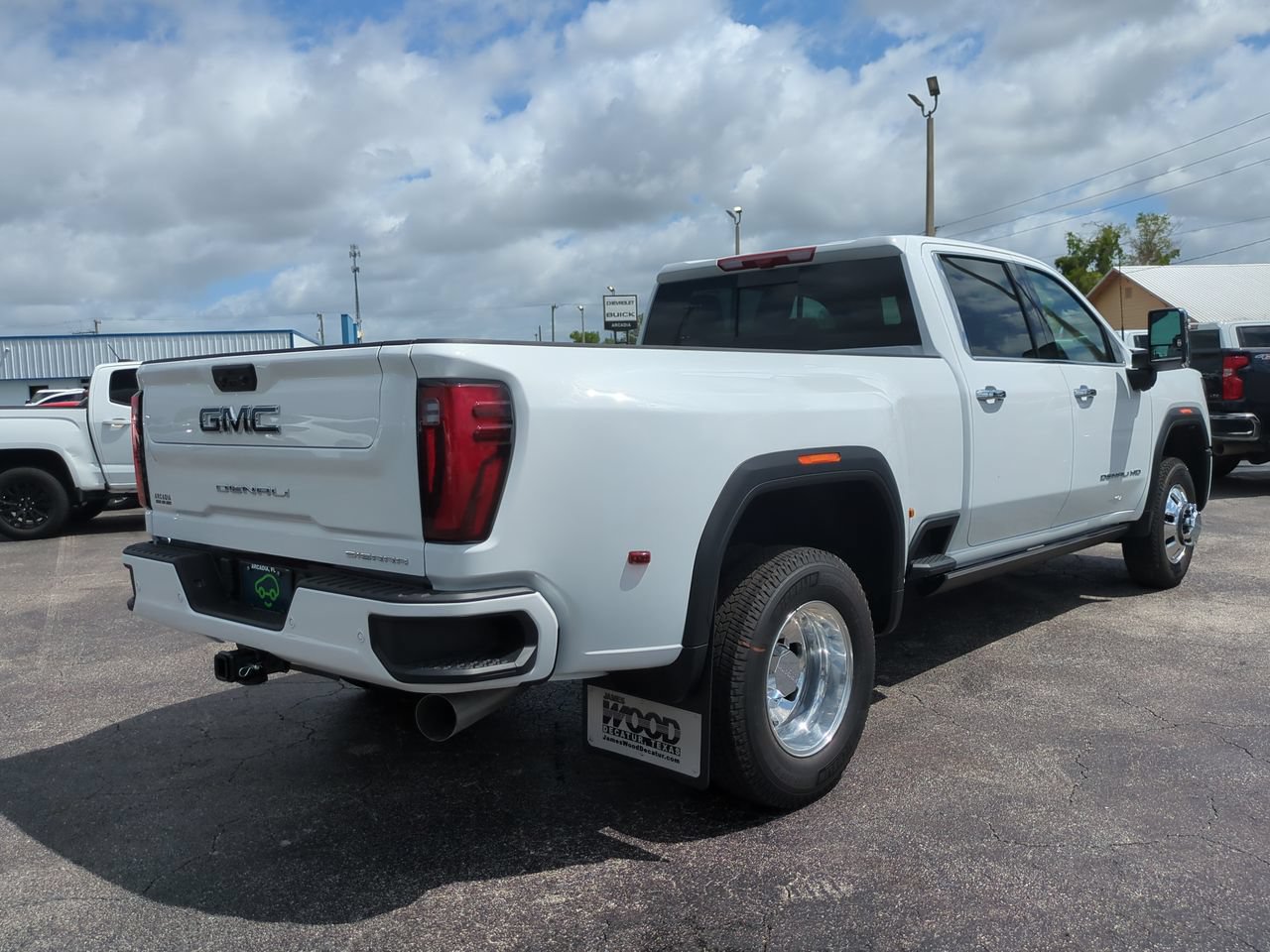 Used 2026 GMC Sierra 3500 Denali Ultimate AWD/4WD image 4