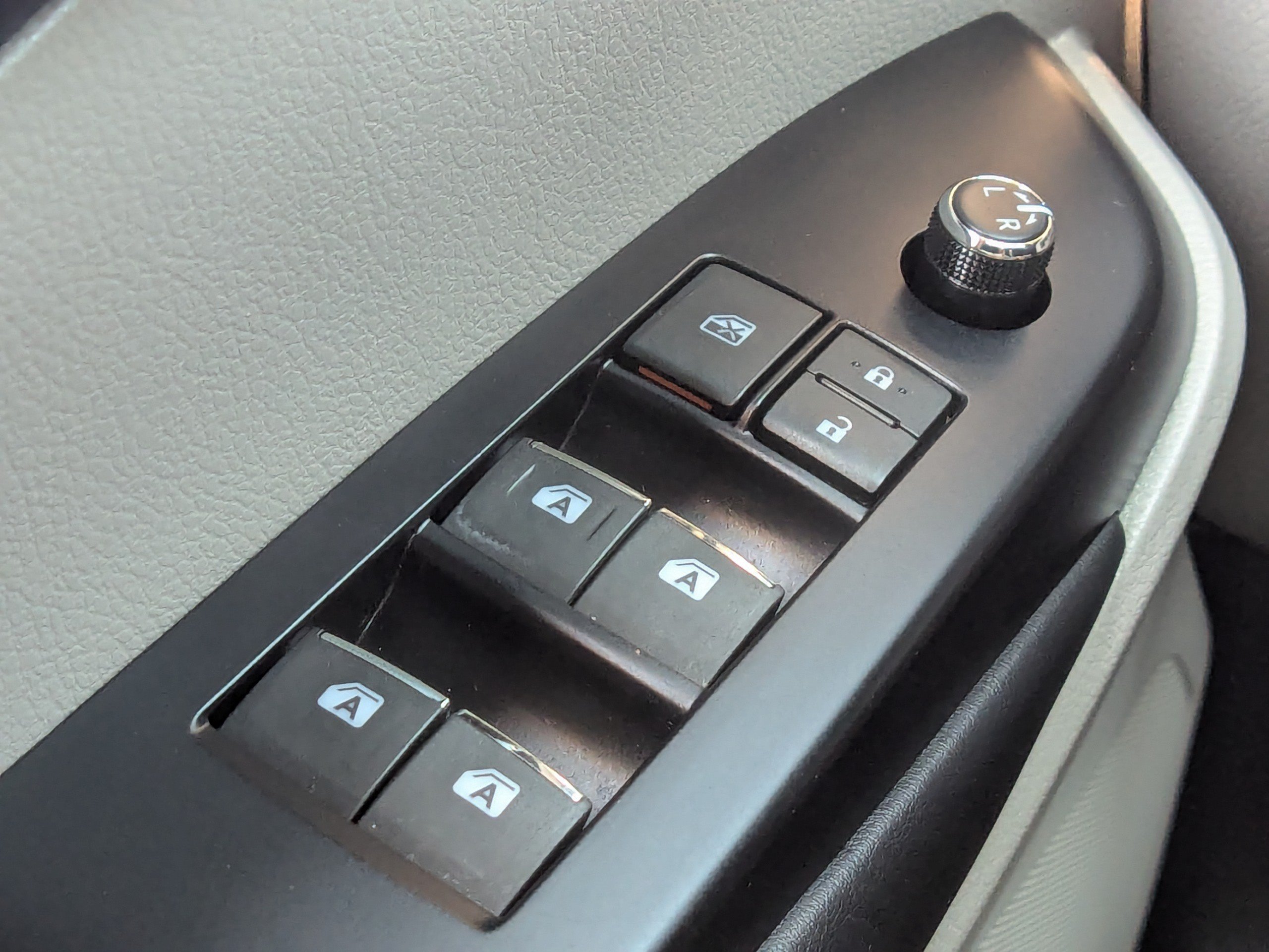 Used 2014 Toyota Highlander Limited AWD/4WD image 30