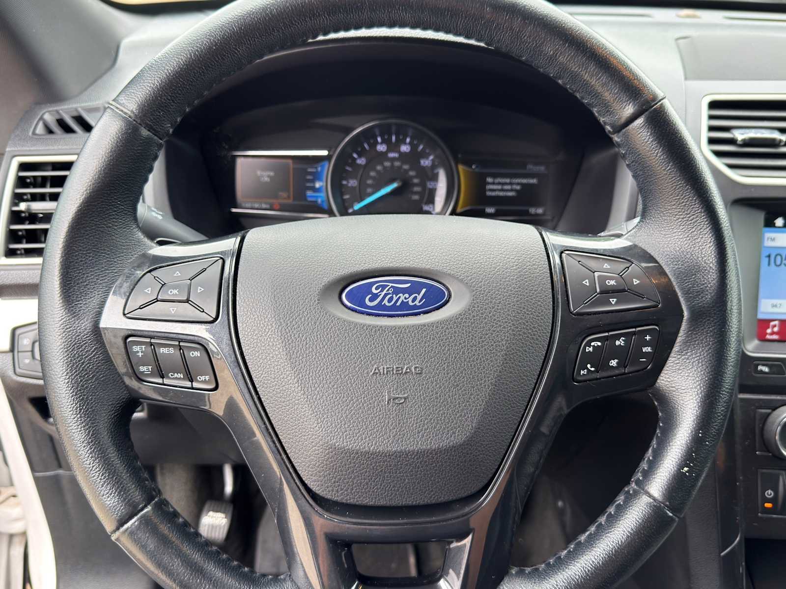 Used 2017 Ford Explorer XLT w/ Equipment Group 202A FWD image 14