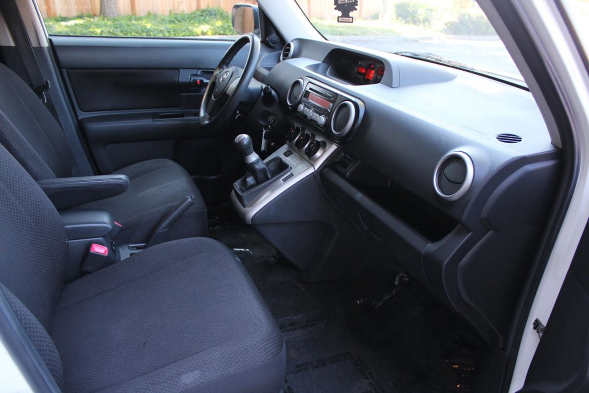 Used 2009 Scion xB FWD image 17