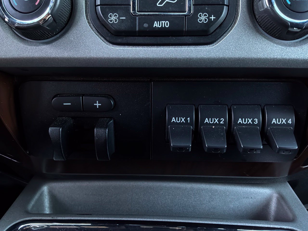 Used 2015 Ford F250 Lariat w/ Lariat Ultimate Package AWD/4WD image 39