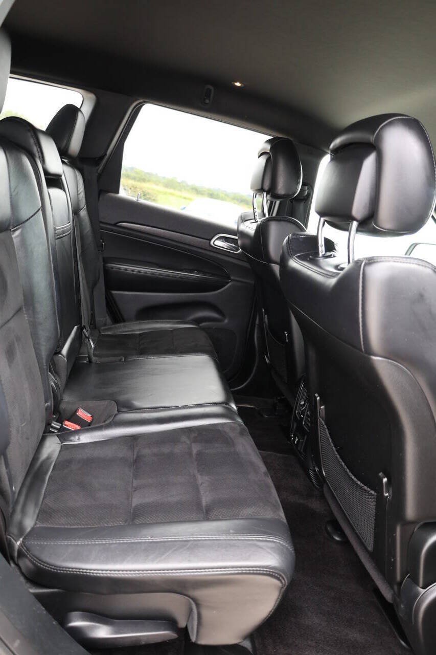 Used 2018 Jeep Grand Cherokee Altitude AWD/4WD image 16