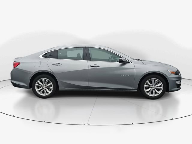 Used 2025 Chevrolet Malibu LT image 2