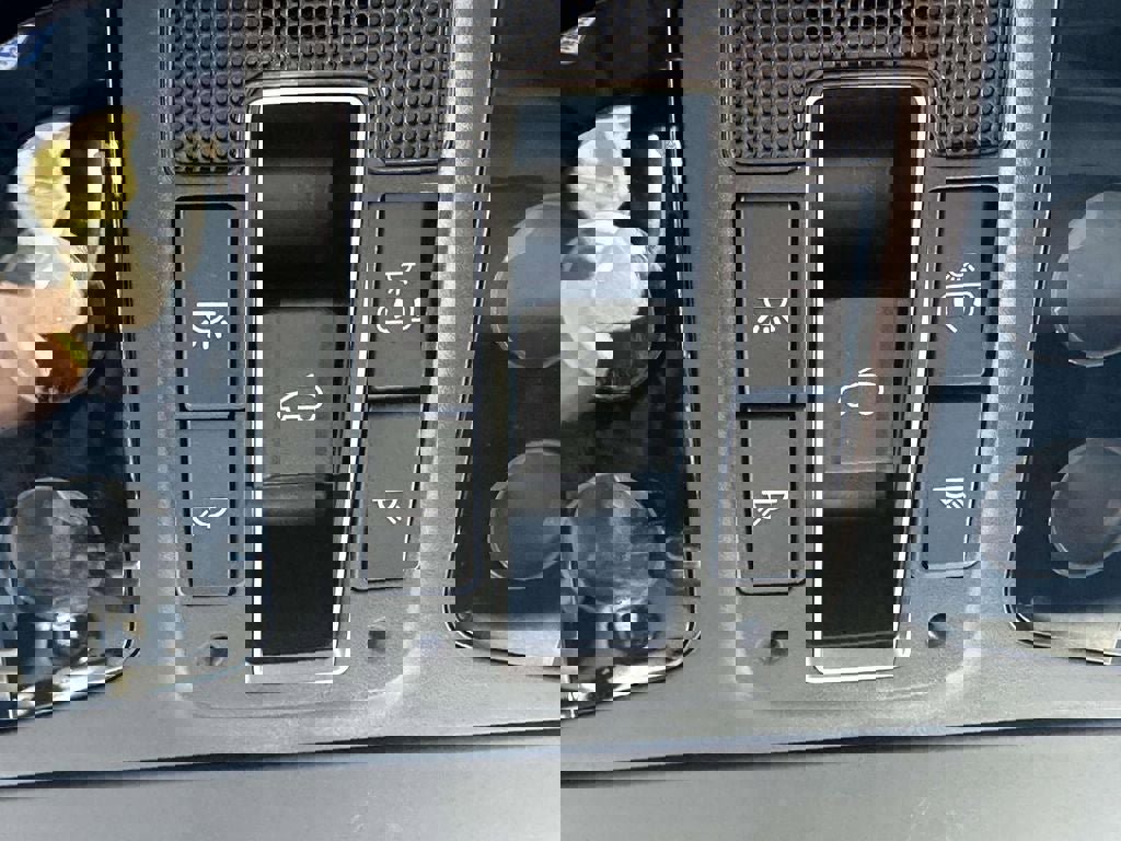 Used 2019 Kia Sorento SX image 34