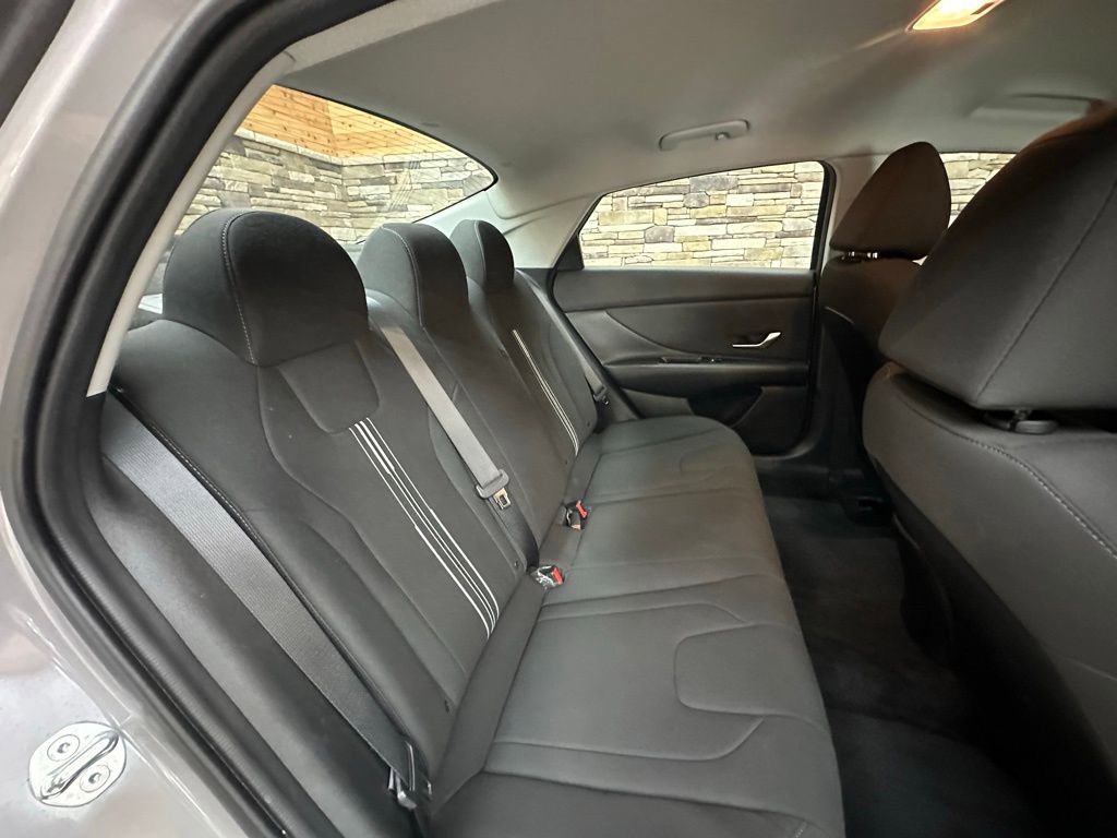 Used 2023 Hyundai Elantra SEL w/ Convenience Package image 30