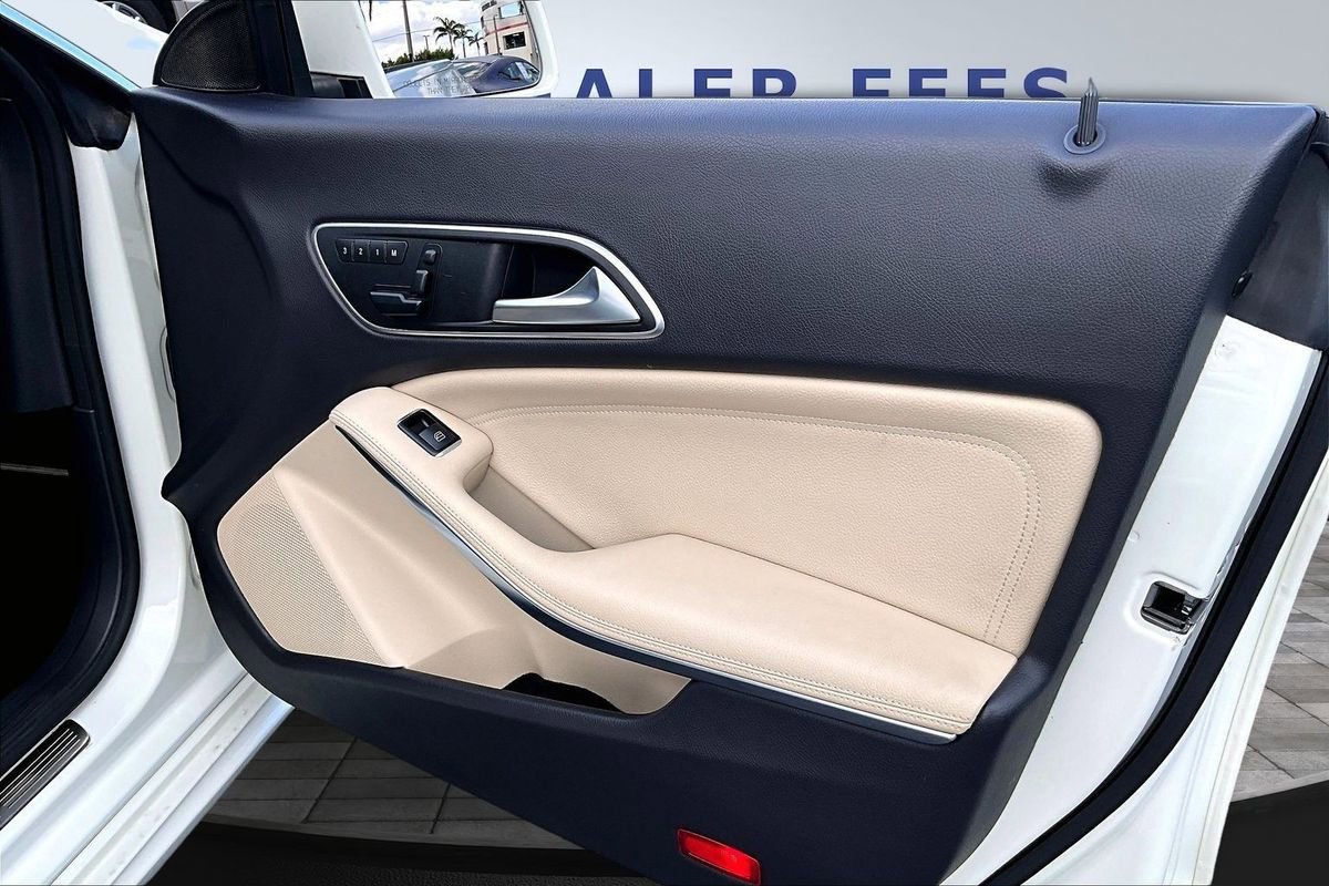 Used 2015 Mercedes-Benz CLA 250 image 28