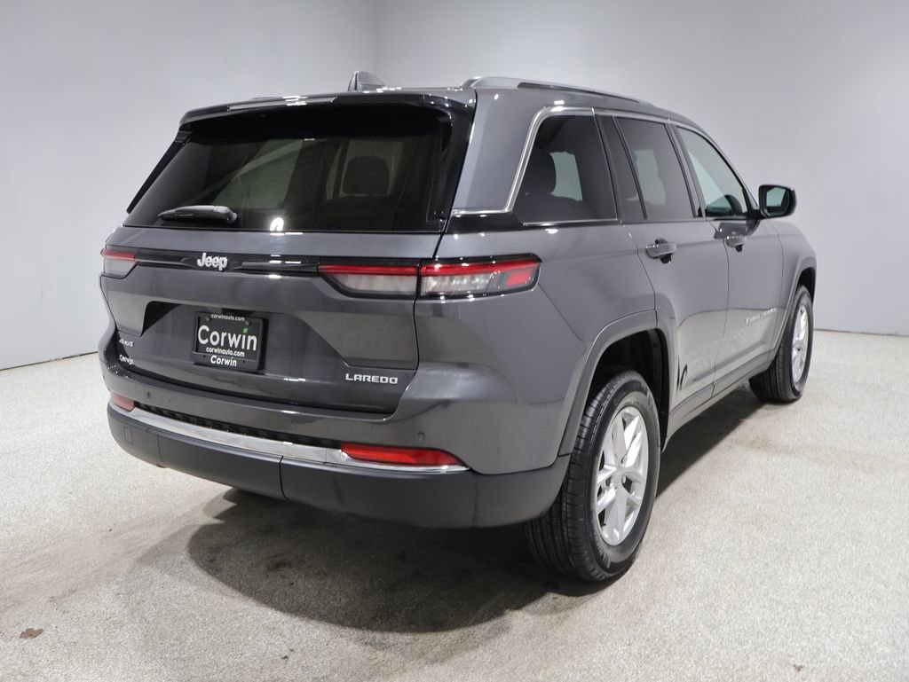 Used 2025 Jeep Grand Cherokee Laredo X w/ Trailer Tow Package AWD/4WD image 3