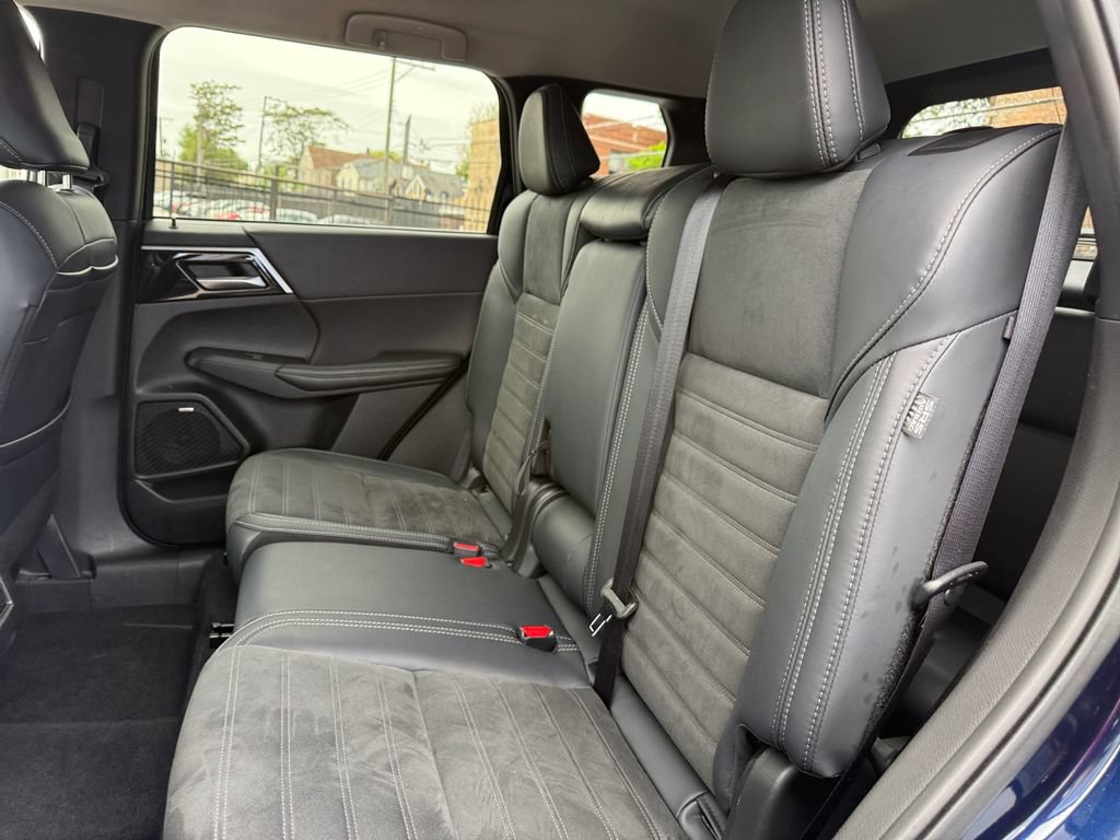Used 2025 Mitsubishi Outlander SE AWD/4WD image 32