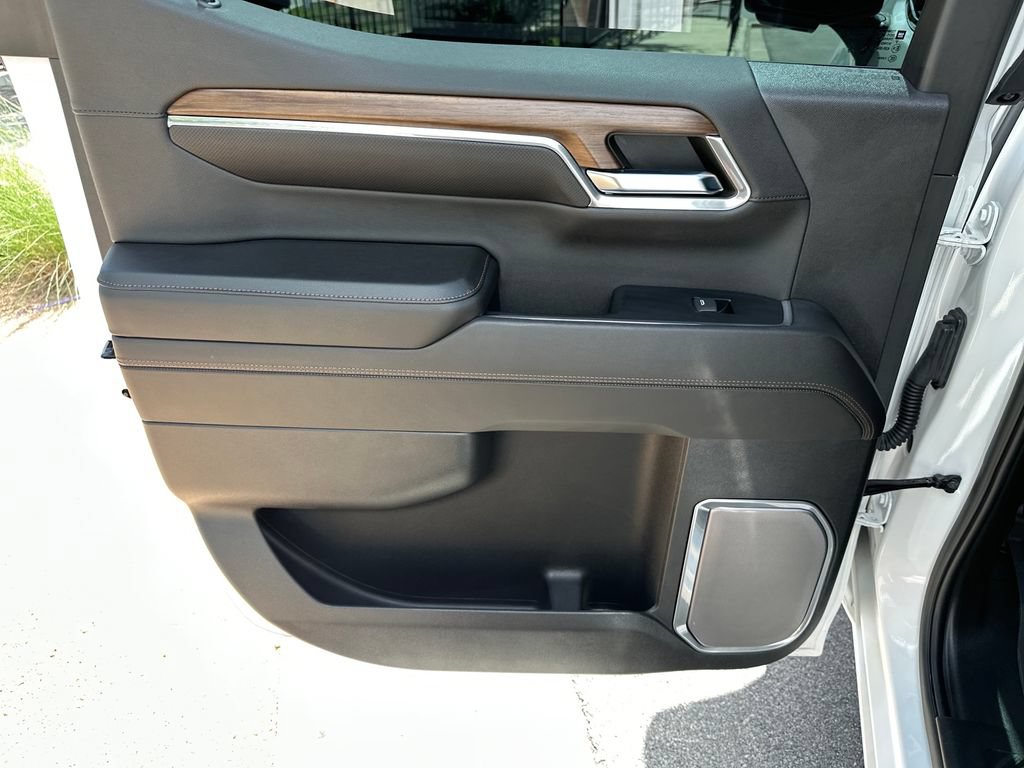 Used 2024 Chevrolet Silverado 1500 High Country w/ High Country Premium Package AWD/4WD image 31