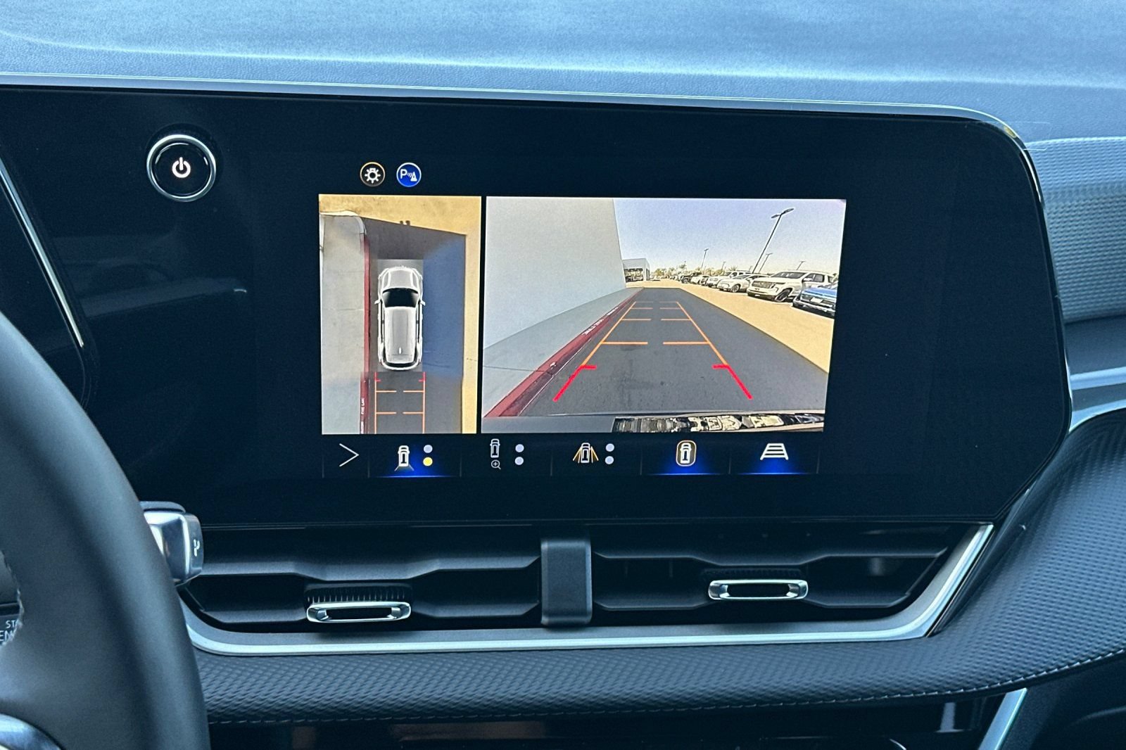 New 2026 Chevrolet Equinox LT w/ Safety and Technology Package FWD image 20