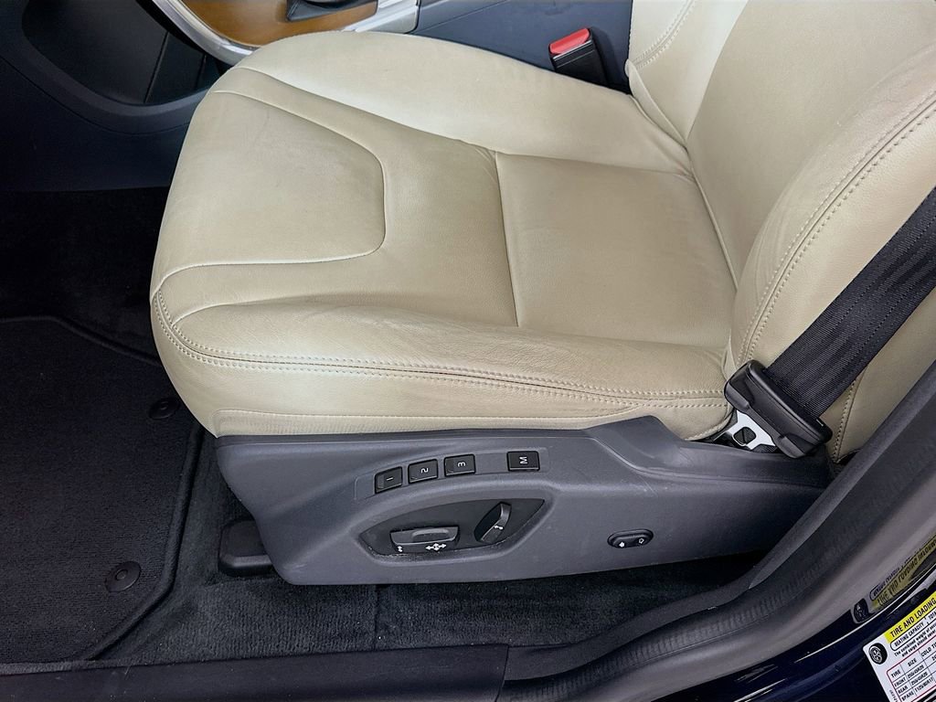 Used 2017 Volvo XC60 T5 Inscription w/ Preferred Option Package FWD image 9