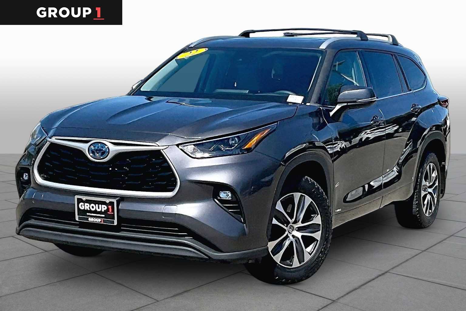 Used 2022 Toyota Highlander XLE AWD/4WD image 1