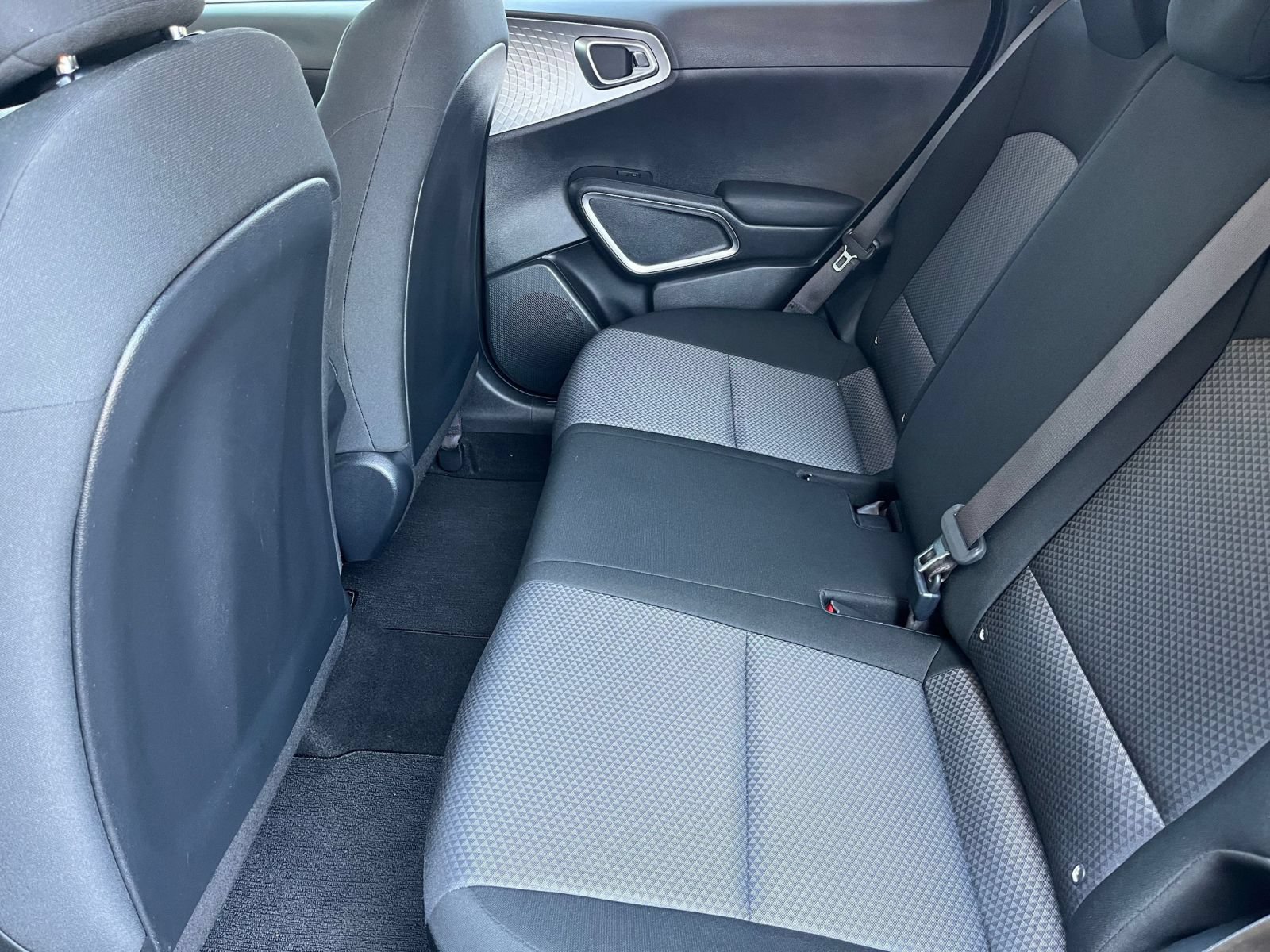 Used 2025 Kia Soul LX w/ LX Technology Package FWD image 24