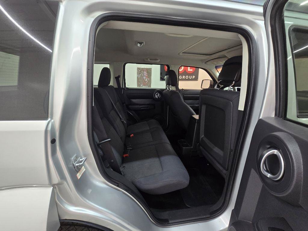 Used 2011 Dodge Nitro Heat RWD image 18