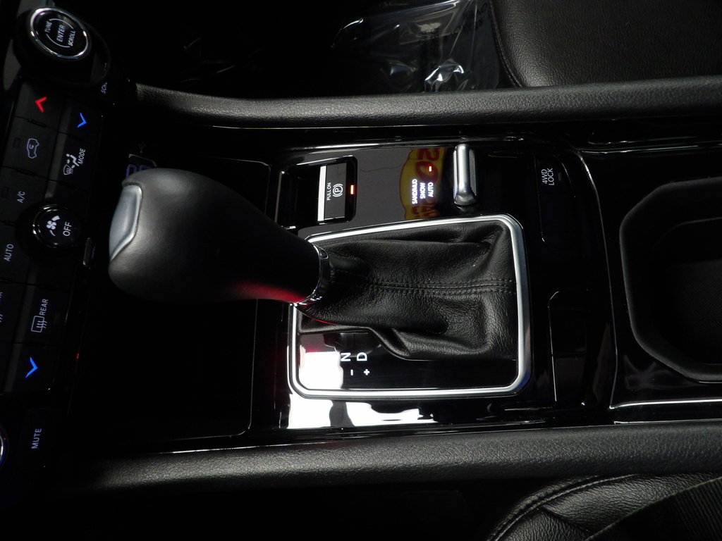 Used 2025 Jeep Compass Limited image 31