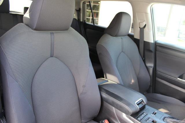 Used 2022 Toyota Highlander LE FWD image 23